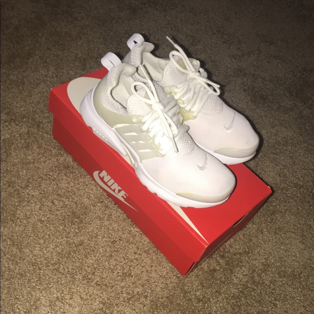 White Nike Prestos